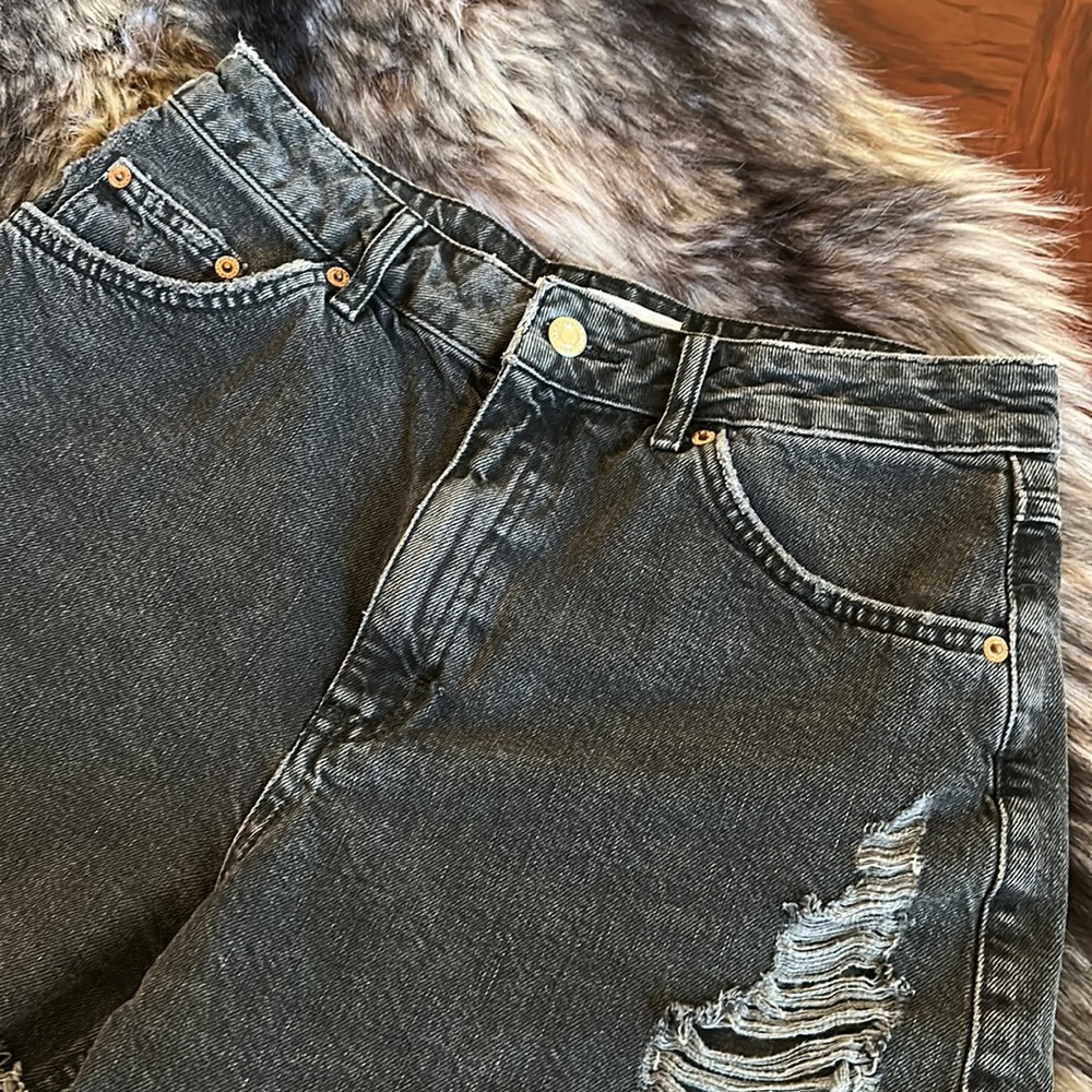 Topshop Women’s Black Distressed Jean Shorts - Picture 2 of 7